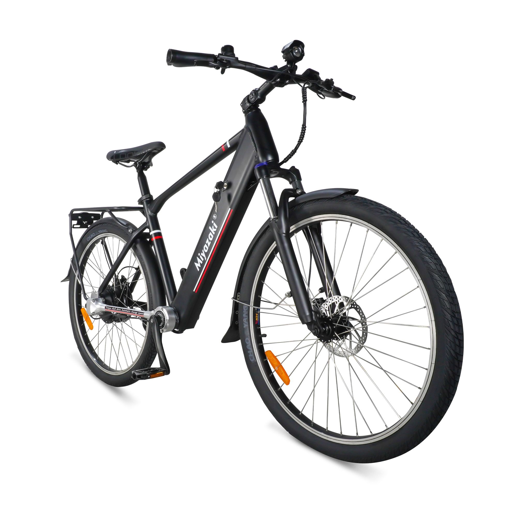 Vélo électrique Miyazaki noir, vue de face. Porte-bagages, garde-boue, freins à disque, bande rouge sur le cadre.