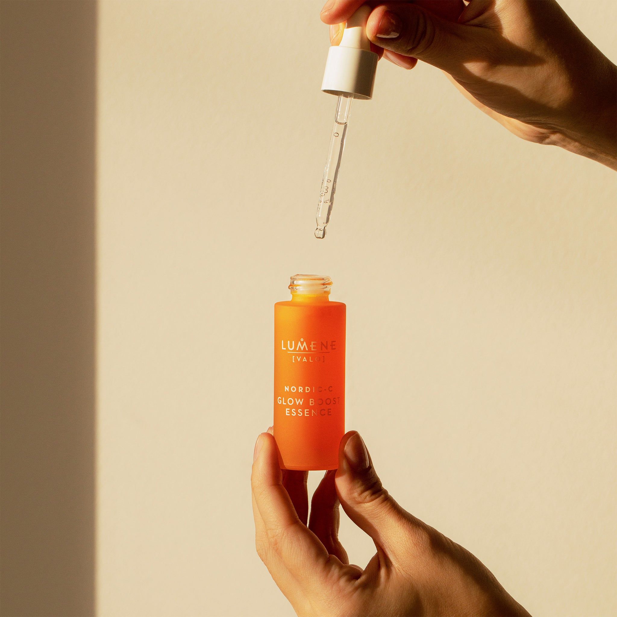 Lumene Nordic-C [Valo] Glow Boost Essence – Sérum à la vitamine C et à l’hyaluron
