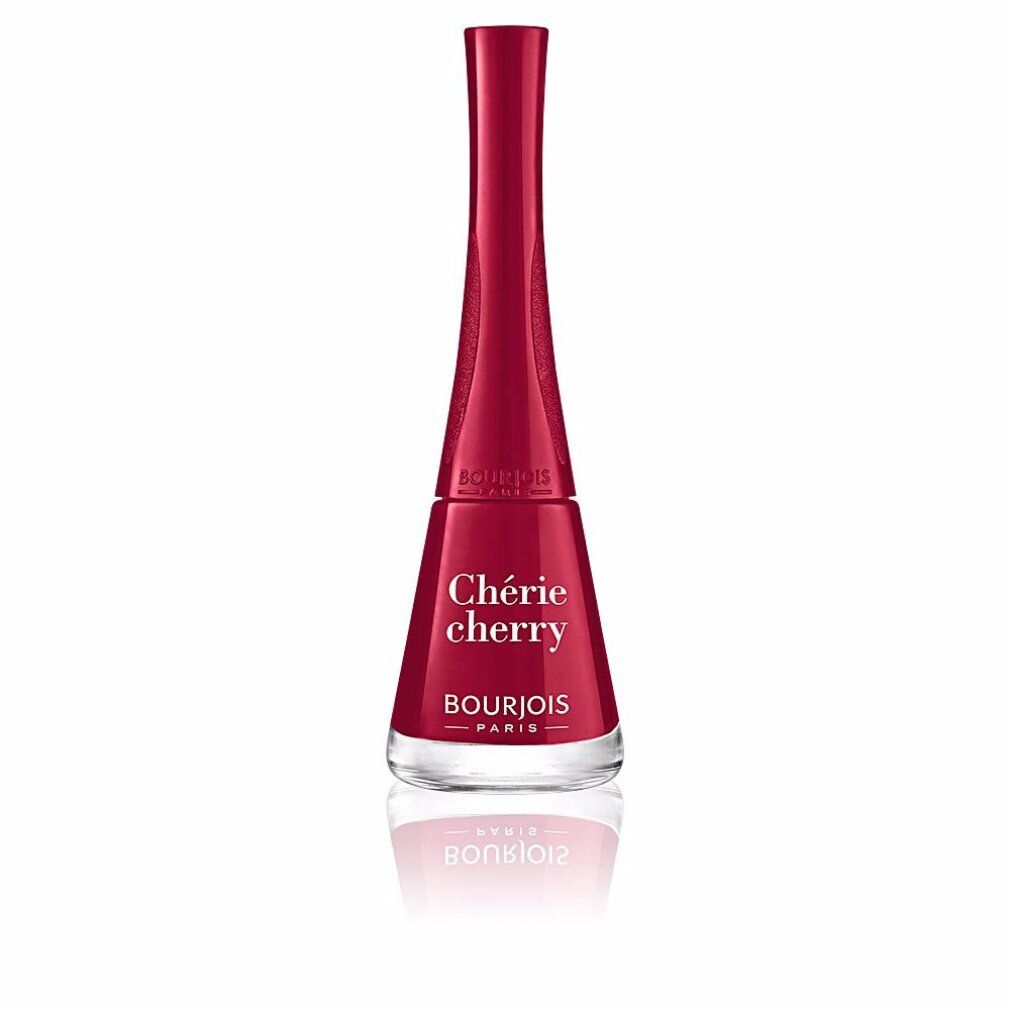 Rode nagellakfles met 'Chérie cherry' en 'Bourjois Paris'.