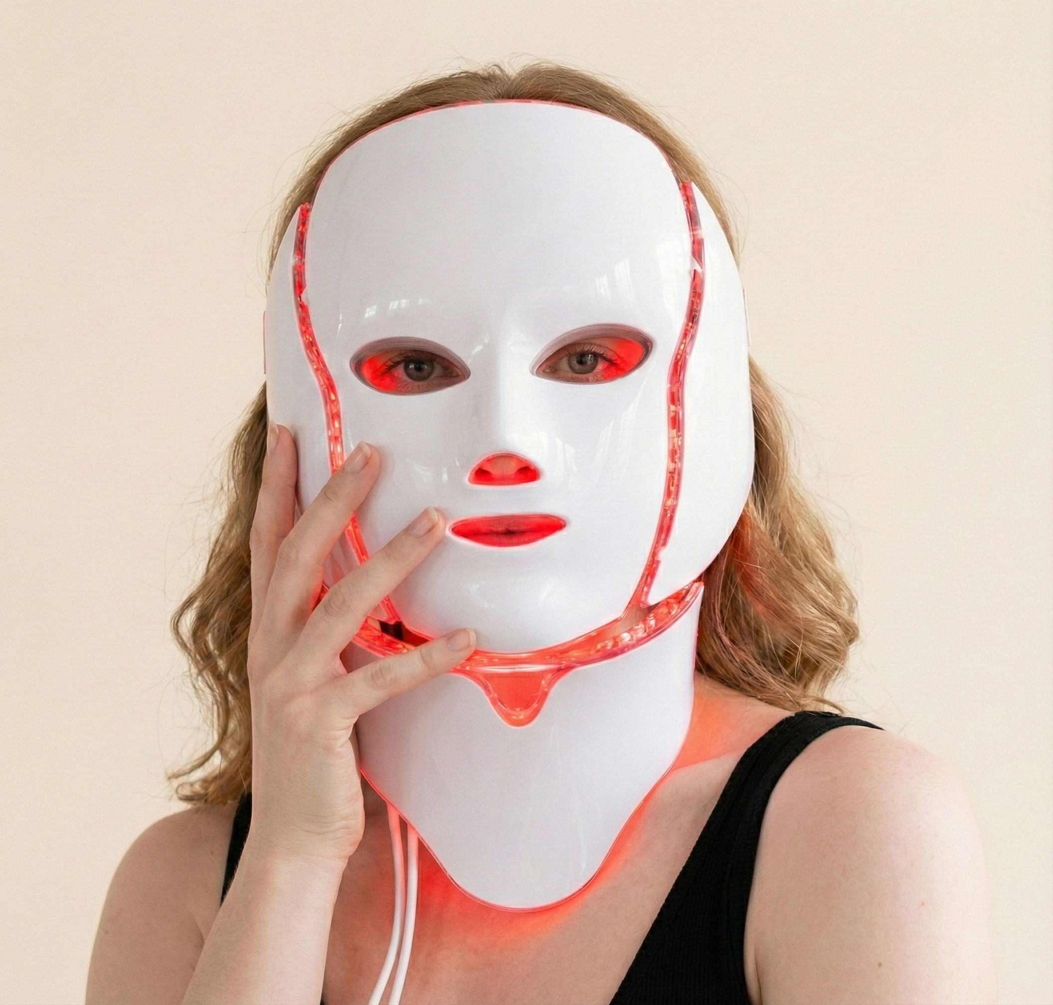 Wit 7-kleuren LED gezichtsmasker met afneembaar nekstuk en afstandsbediening.