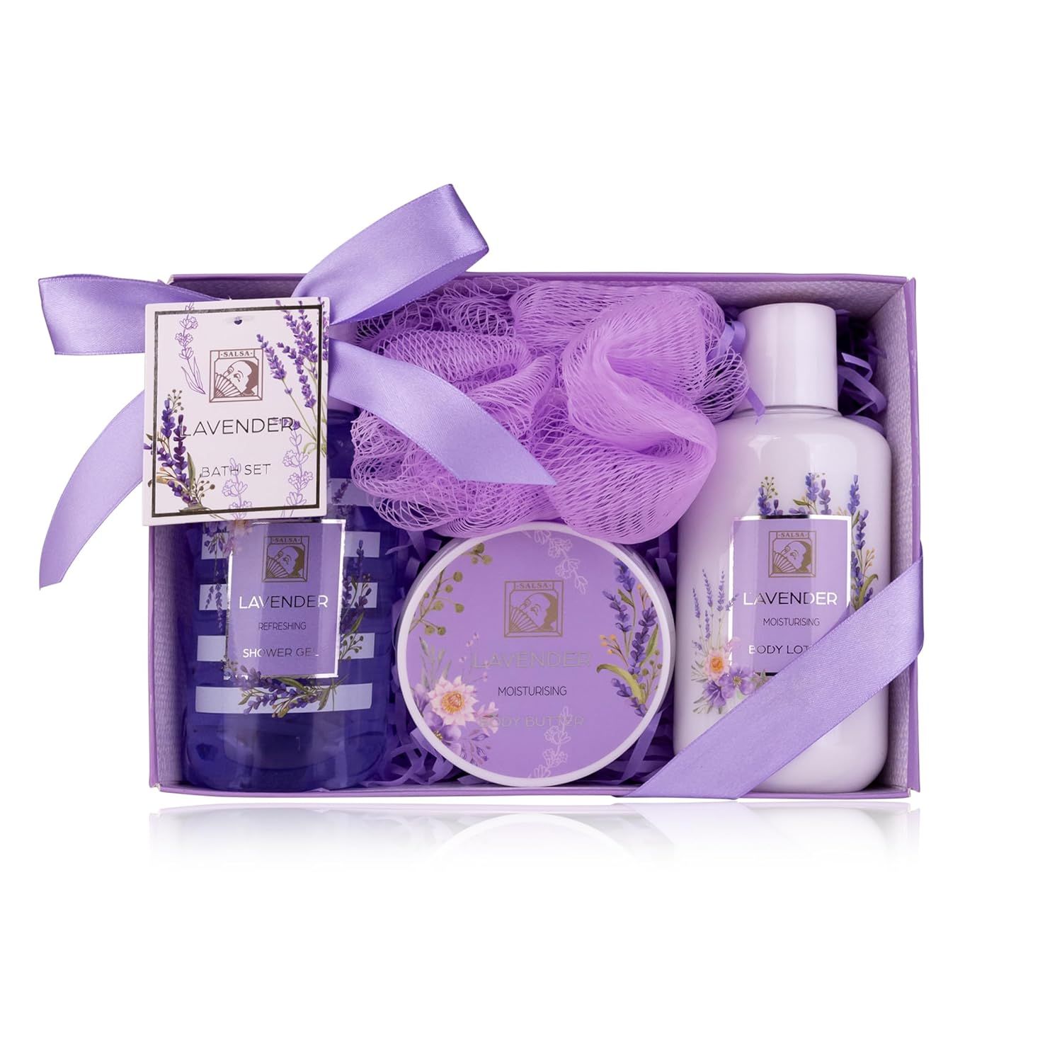 Coffret cadeau de douche à la lavande. Contient gel douche, lotion pour le corps, éponge et crème. Ruban et étiquette violets.