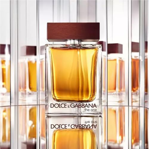 Fles Dolce & Gabbana The One. Rechthoekige fles met bruine dop. Reflecterend oppervlak.