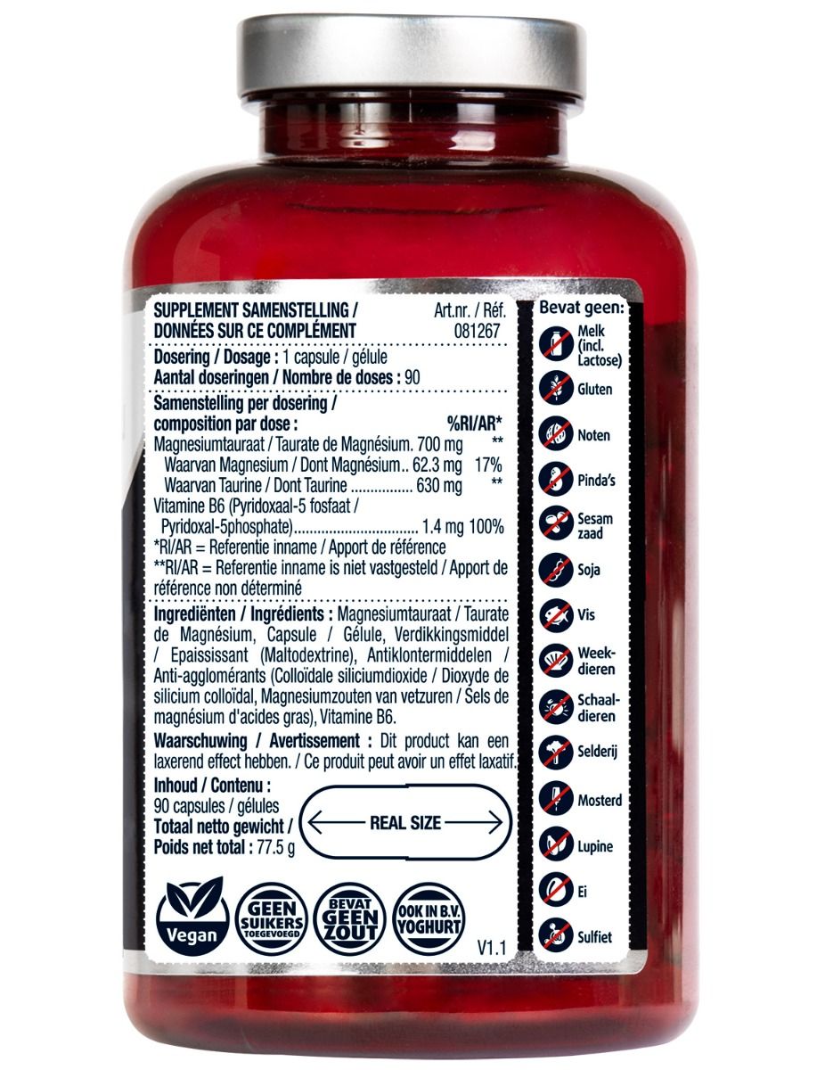 Achterkant van een rode fles. Tekst in het Nederlands en Frans. Ingrediënten en allergenen.