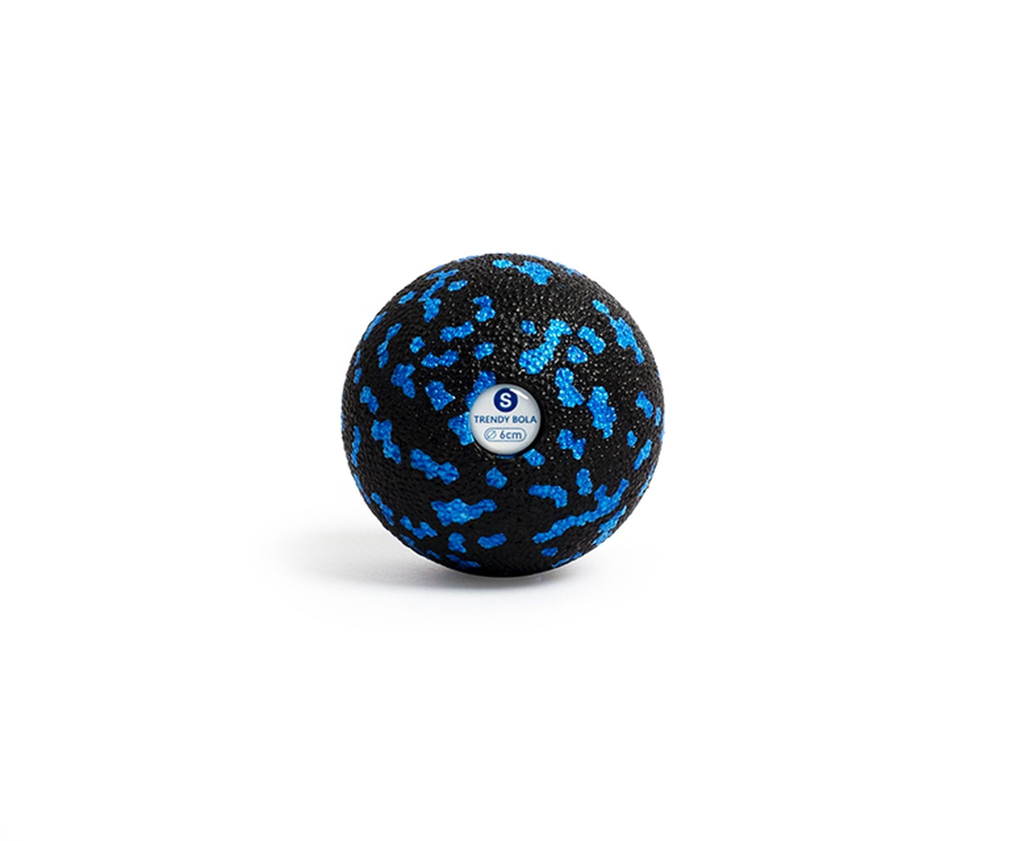 Balle de fascia noire avec des points bleus. Autocollant avec indication de taille. Sur fond blanc.