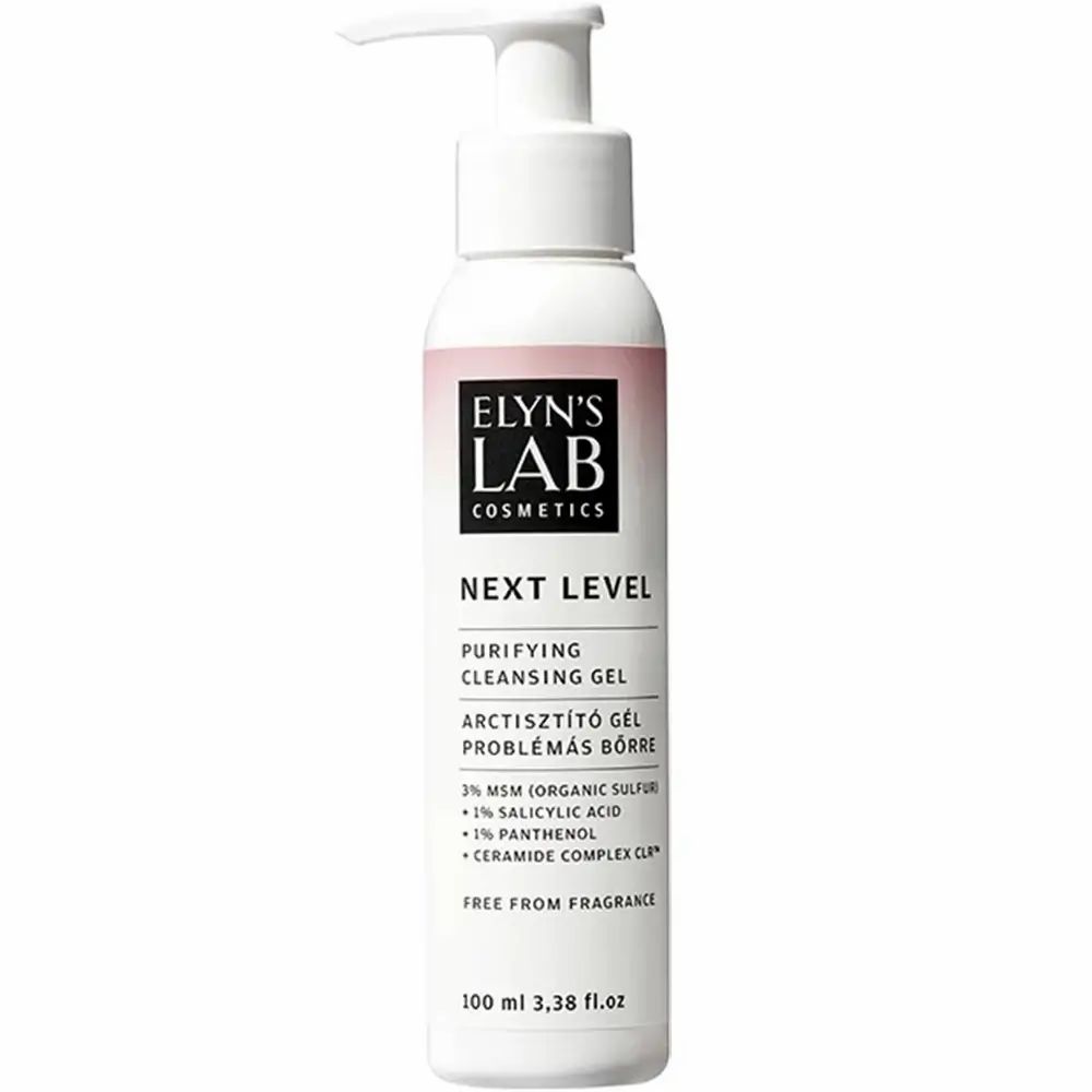 Witte fles met pomp. Roze etiket met tekst: ELYN'S LAB, NEXT LEVEL, reinigingsgel. 100 ml.