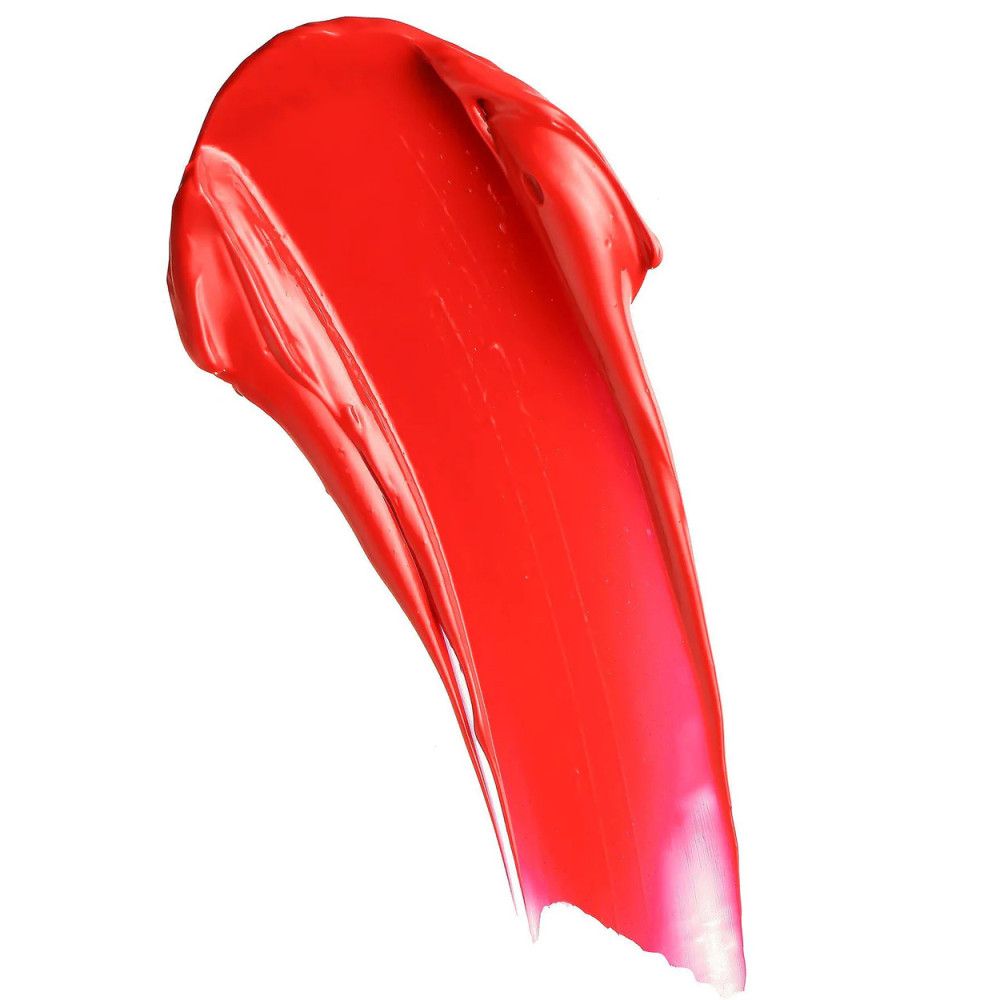 Échantillon de gloss à lèvres mat rouge sur fond blanc.