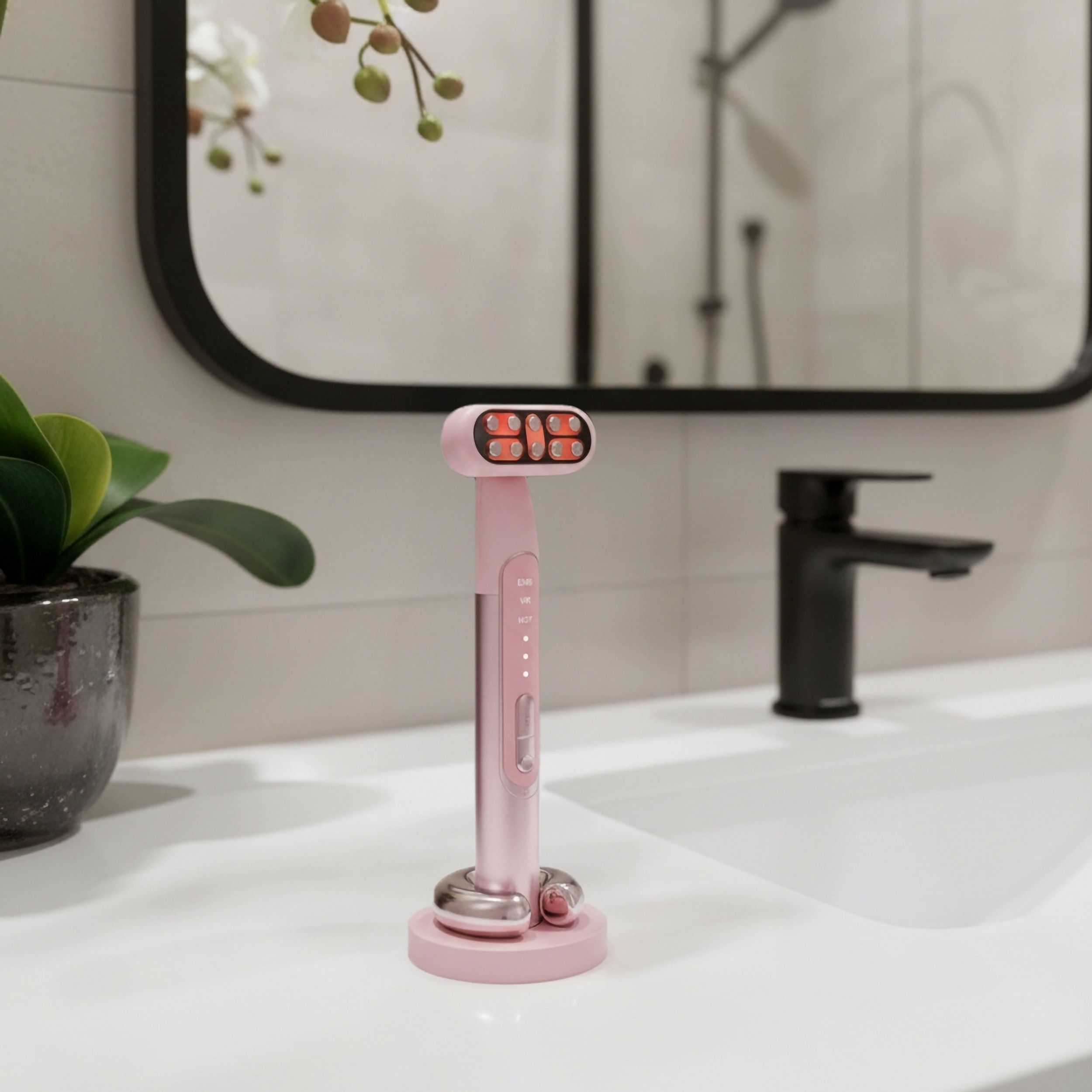 Appareil de soin rose sur un support. L'appareil a une poignée allongée et une tête avec plusieurs lumières.
