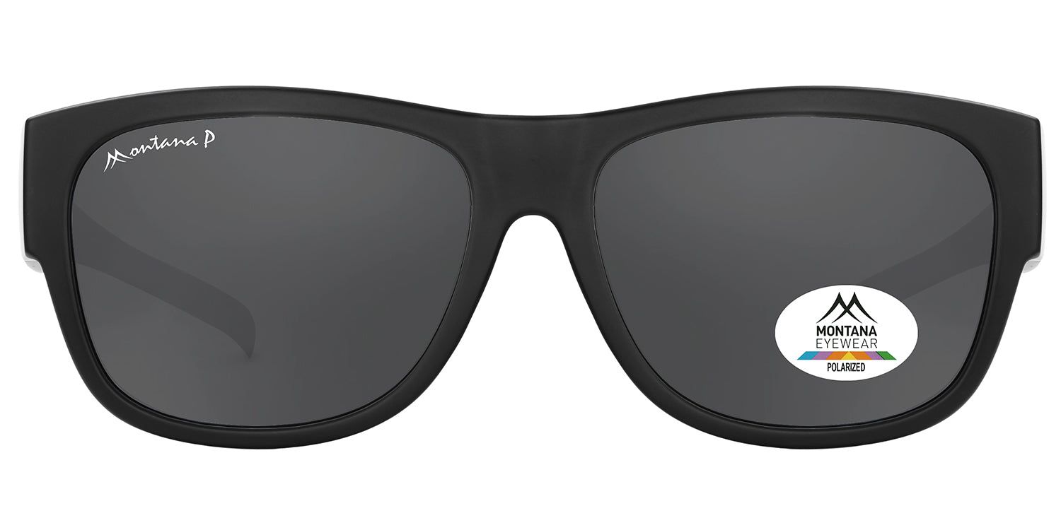Lunettes de soleil noires. Logo Montana Eyewear et autocollant de polarisation. Forme rectangulaire, monture large.