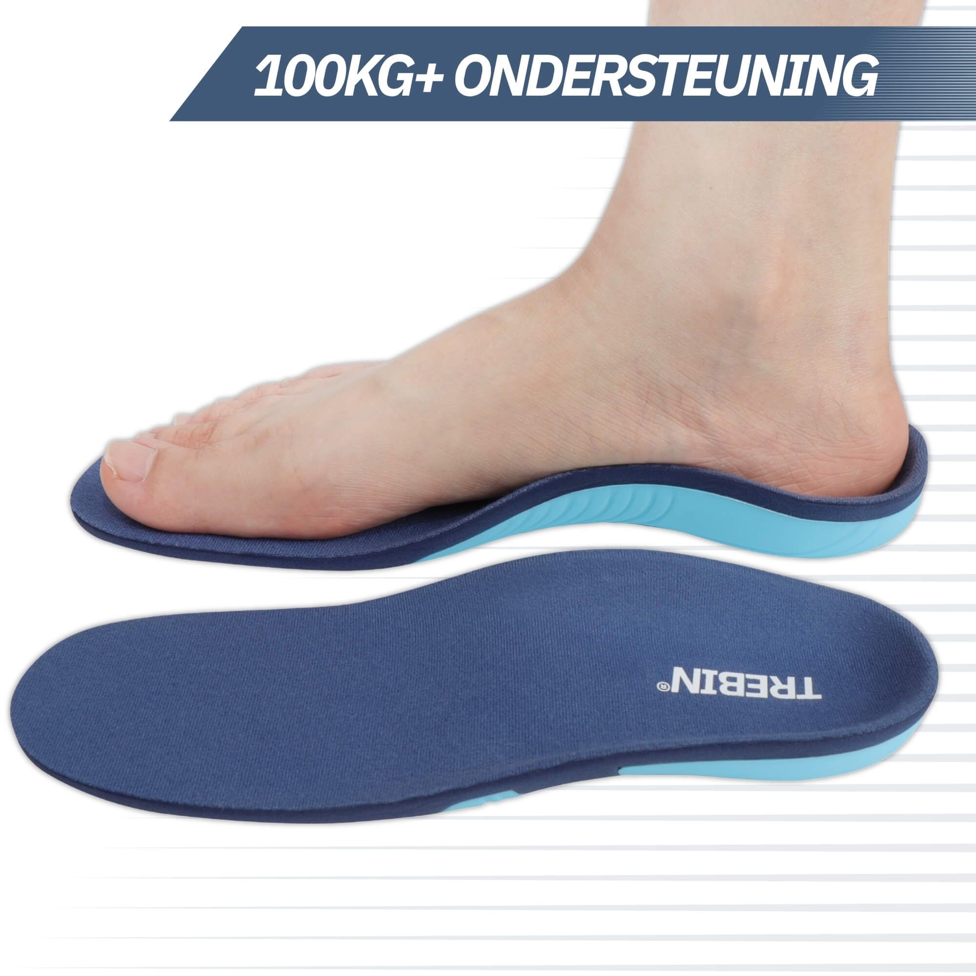 Pied avec semelle orthopédique, une autre semelle en dessous.