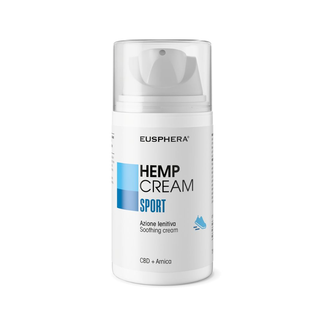 Crèmetube met witte dop. Opschrift: HEMP CREAM SPORT. Merk: EUSPHERA. Tekst: CBD + Arnica.