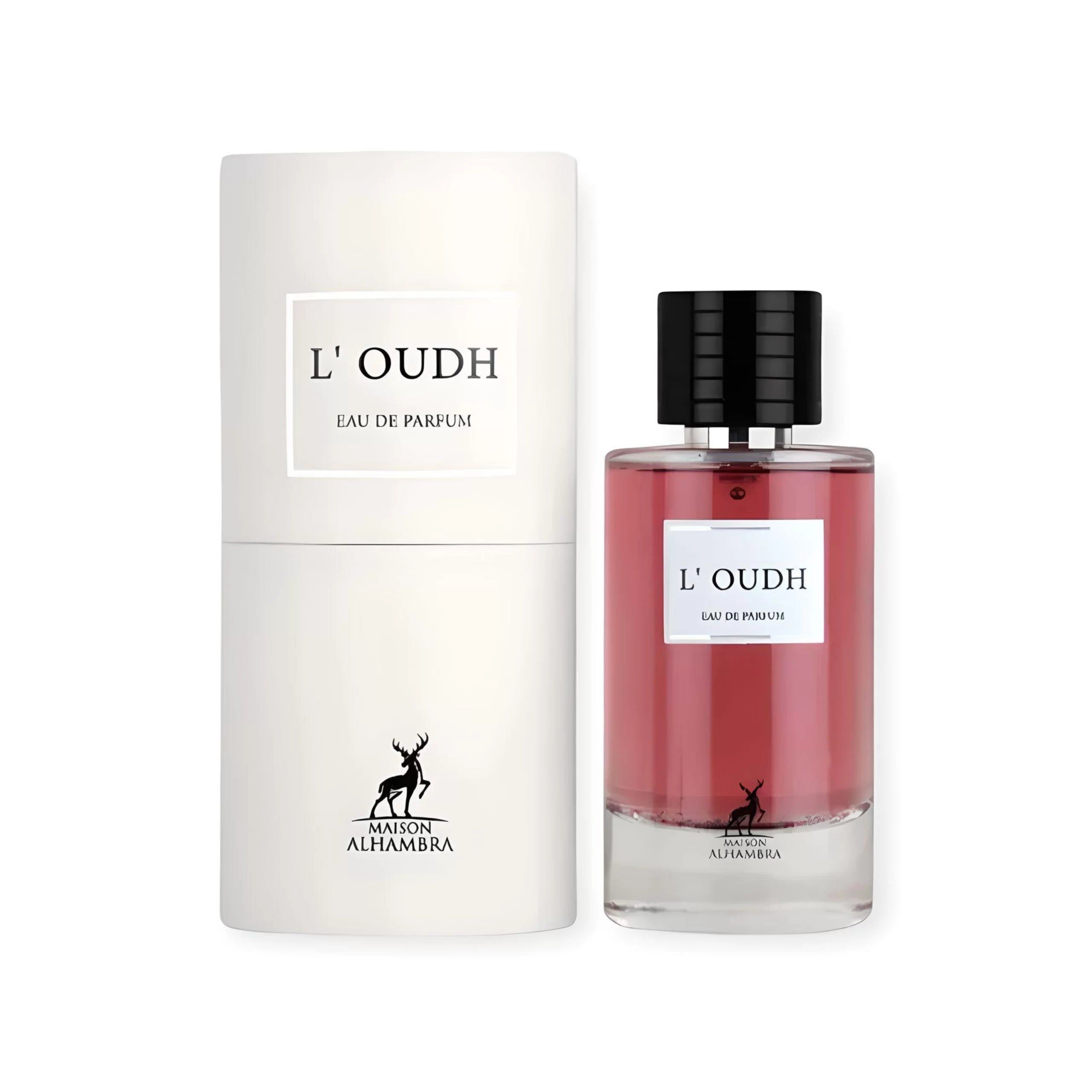 Bouteille de parfum 'L'OUDH' au contenu rouge et bouchon noir, à côté d'un emballage cylindrique.