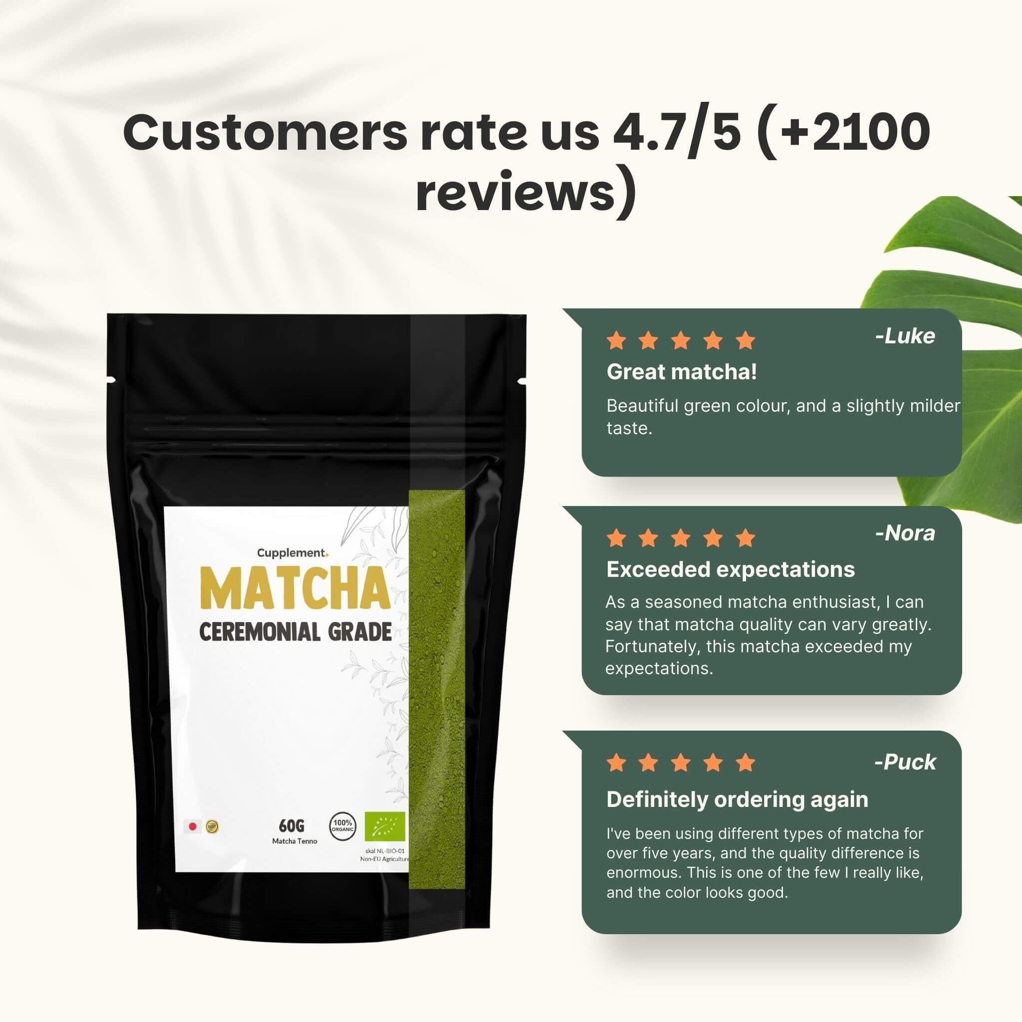 Sachet noir de poudre de matcha. Avis clients avec 4,7/5 étoiles. Citations de clients.