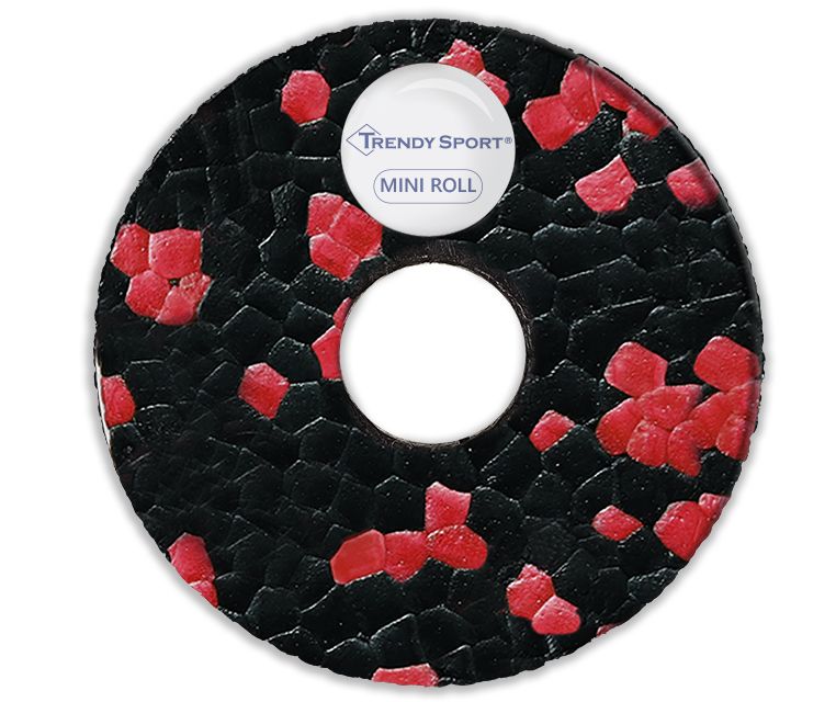 Vue de l'extrémité d'un rouleau de fascia. Fond noir avec points rouges. Étiquette blanche avec 'Trendy Sport' et 'Mini Roll'.