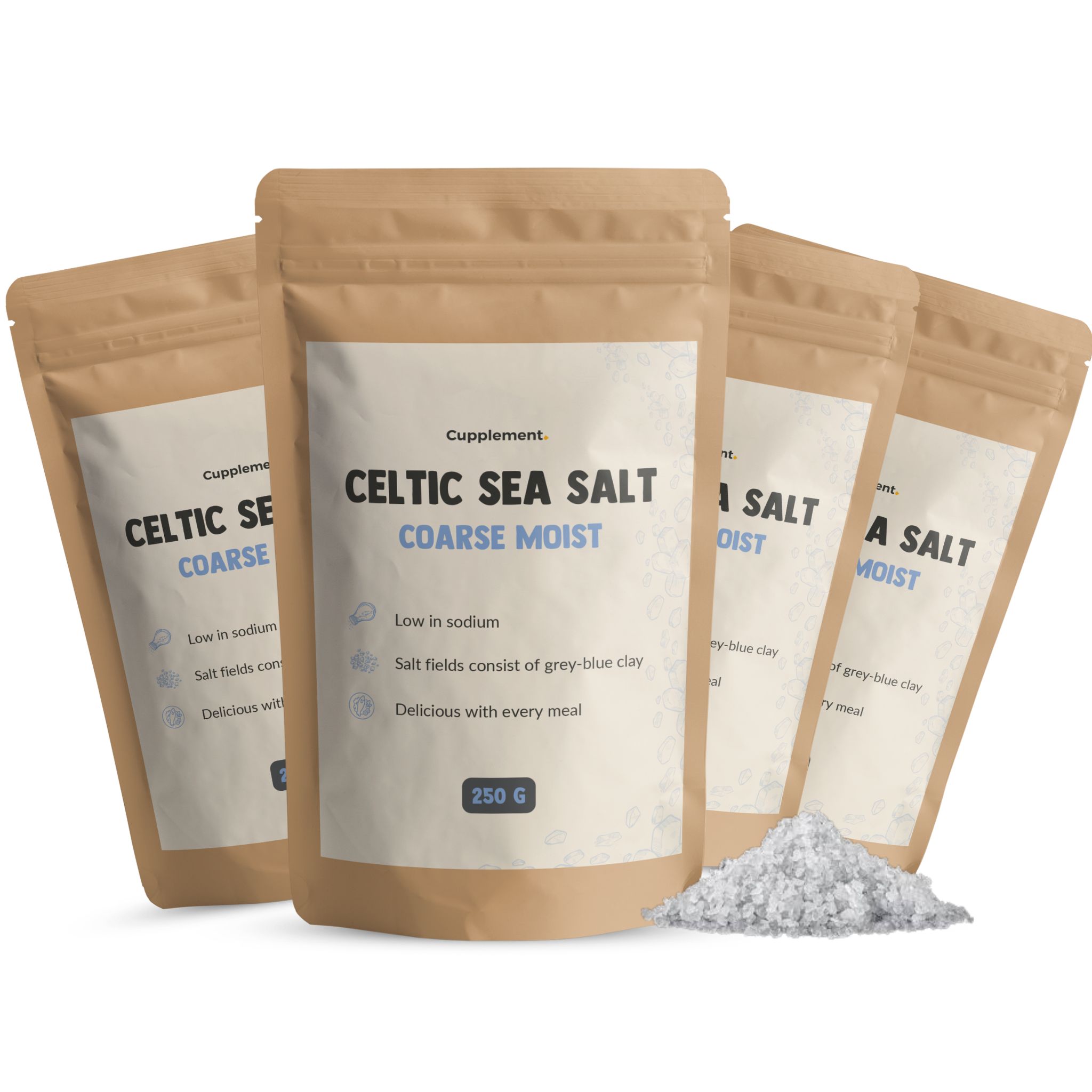 Vier zakjes Cupplement® Keltisch zeezout, grof, vochtig. Bruine verpakking met wit etiket. Zout ernaast.
