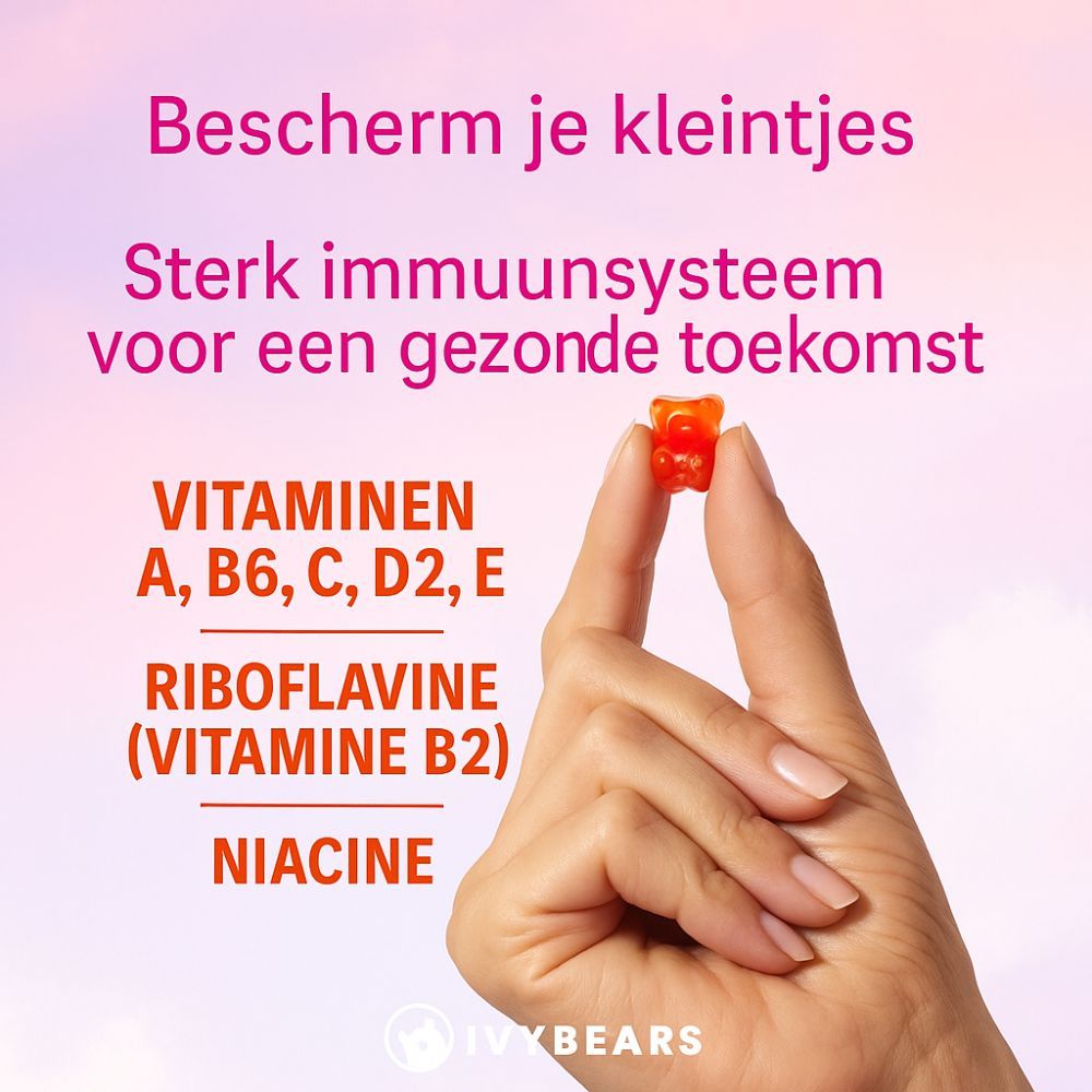 Hand houdt een rode gummybeer vast. Tekst met vitaminen A, B6, C, D2, E, riboflavine en niacine.