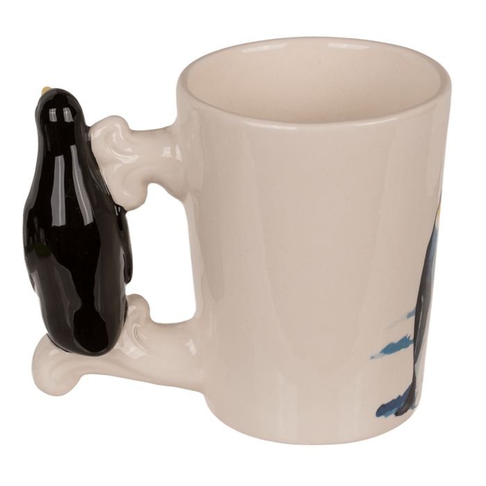 Witte beker met pinguïngreep. Pinguïngreep met gele snavel. Pinguïndecoratie aan de buitenkant.