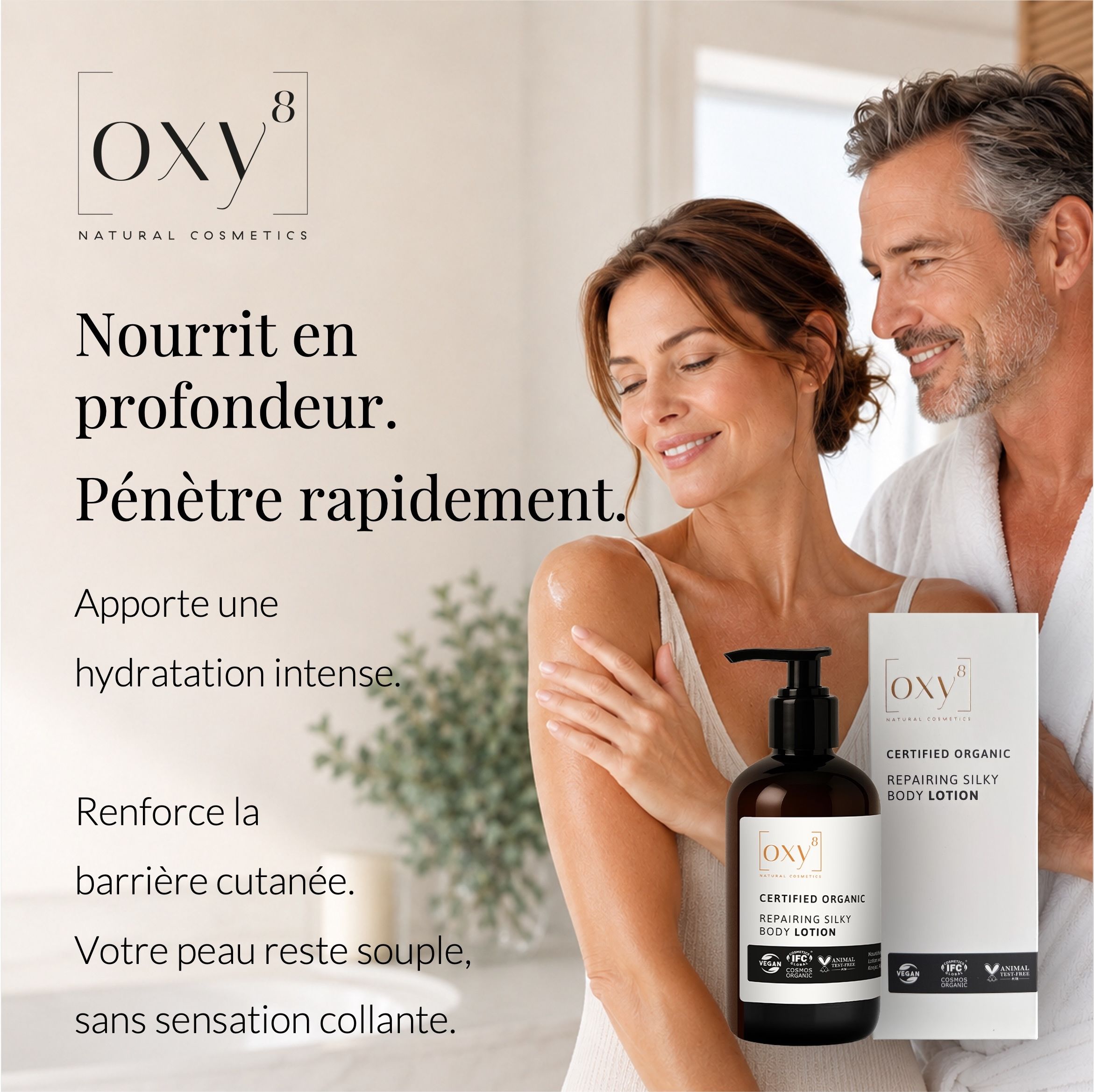 Homme et femme, femme tenant la boîte du produit