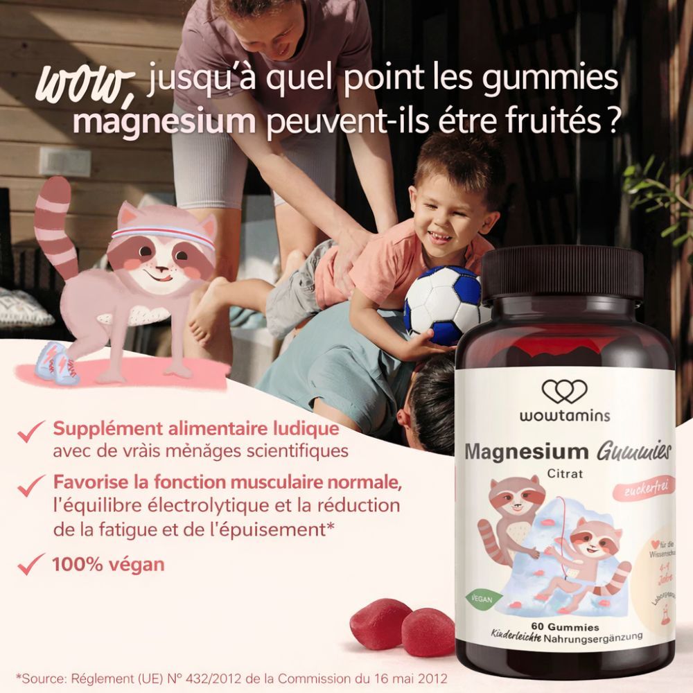 Publicité avec flacon WOWTAMINS Magnesium Gummies. Enfants jouant. Gommes rouges. Texte : Supplément ludique avec de vrais ménages scientifiques.