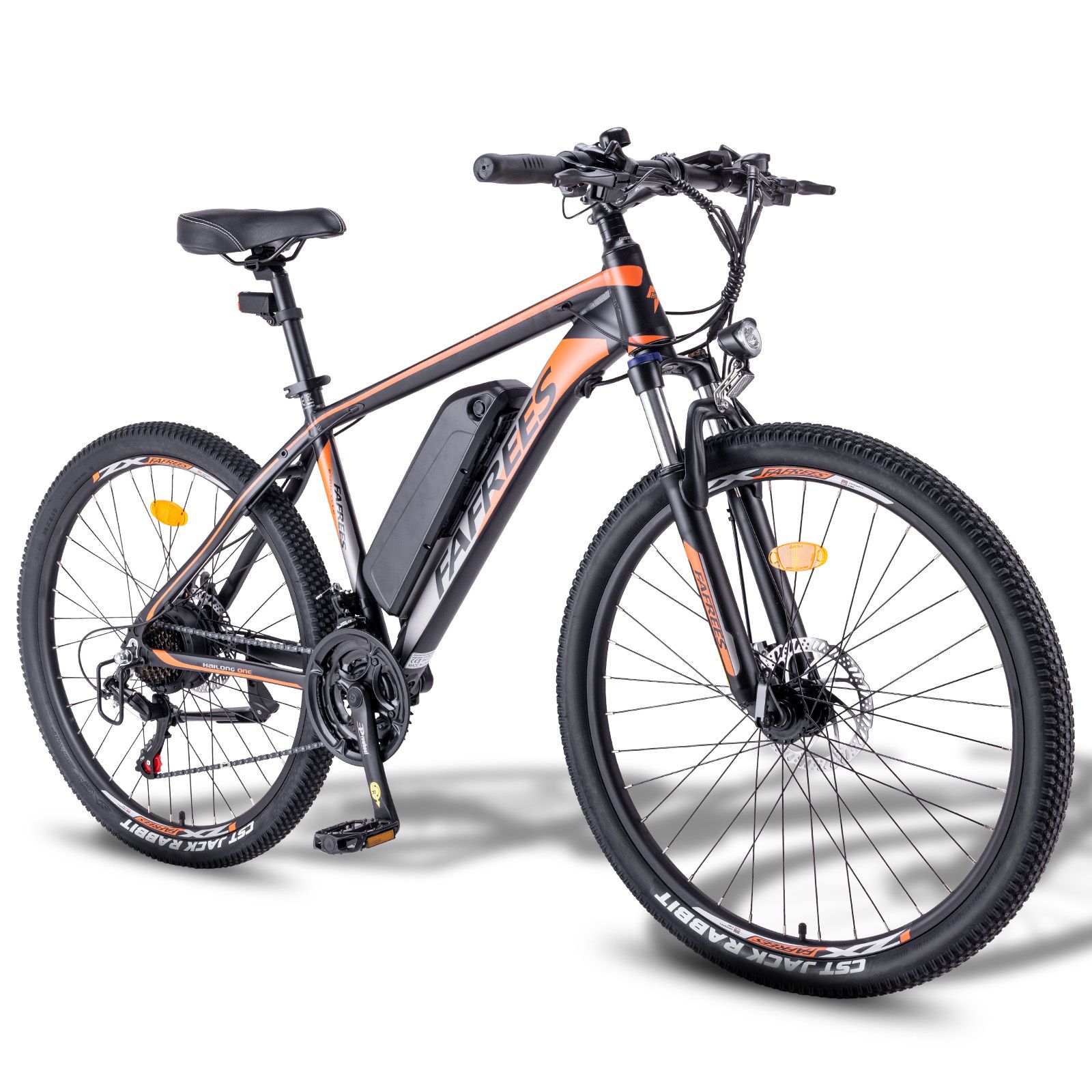 Zwarte mountainbike met oranje accenten. Zichtbaar: batterij, 21 versnellingen, schijfremmen. Opschrift: FAFREES.