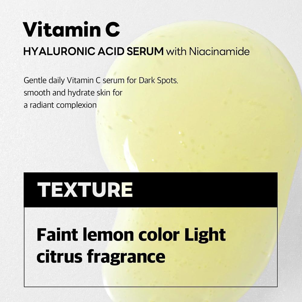 Gros plan d'une grosse goutte de sérum jaune avec texte sur la texture et le parfum. "Faint lemon color Light citrus fragrance".