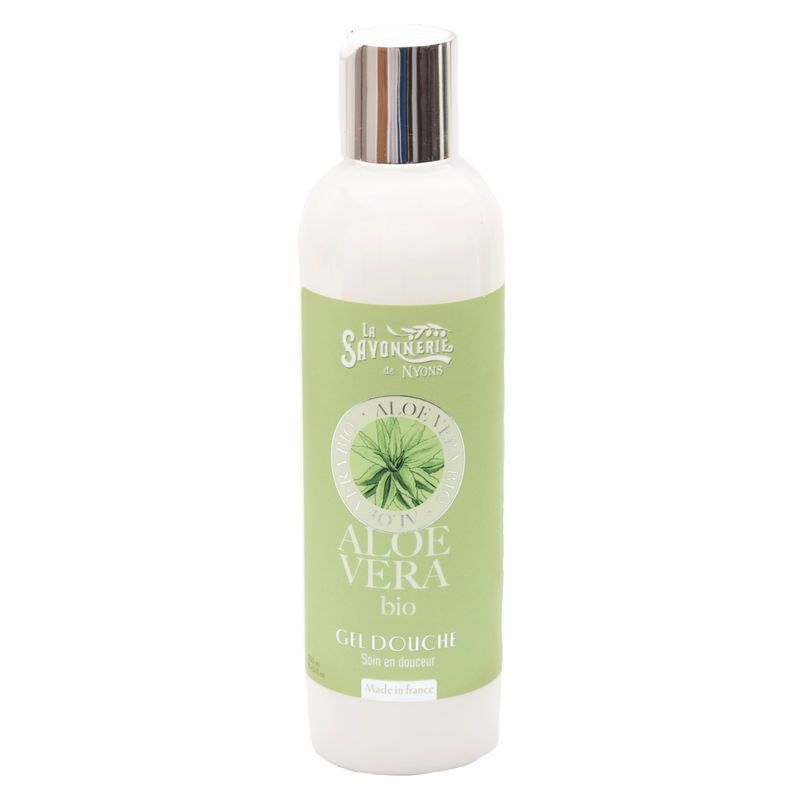 Flacon blanc et vert avec bouchon argenté. Inscription: Aloe Vera, Gel Douche, Bio. Marque: La Savonnerie de Nyons.