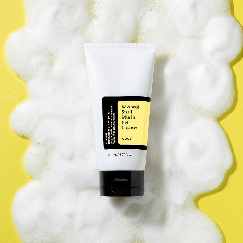 Witte tube met zwarte dop, met COSRX Advanced Snail Mucin Gel Cleanser. 150 ml.
