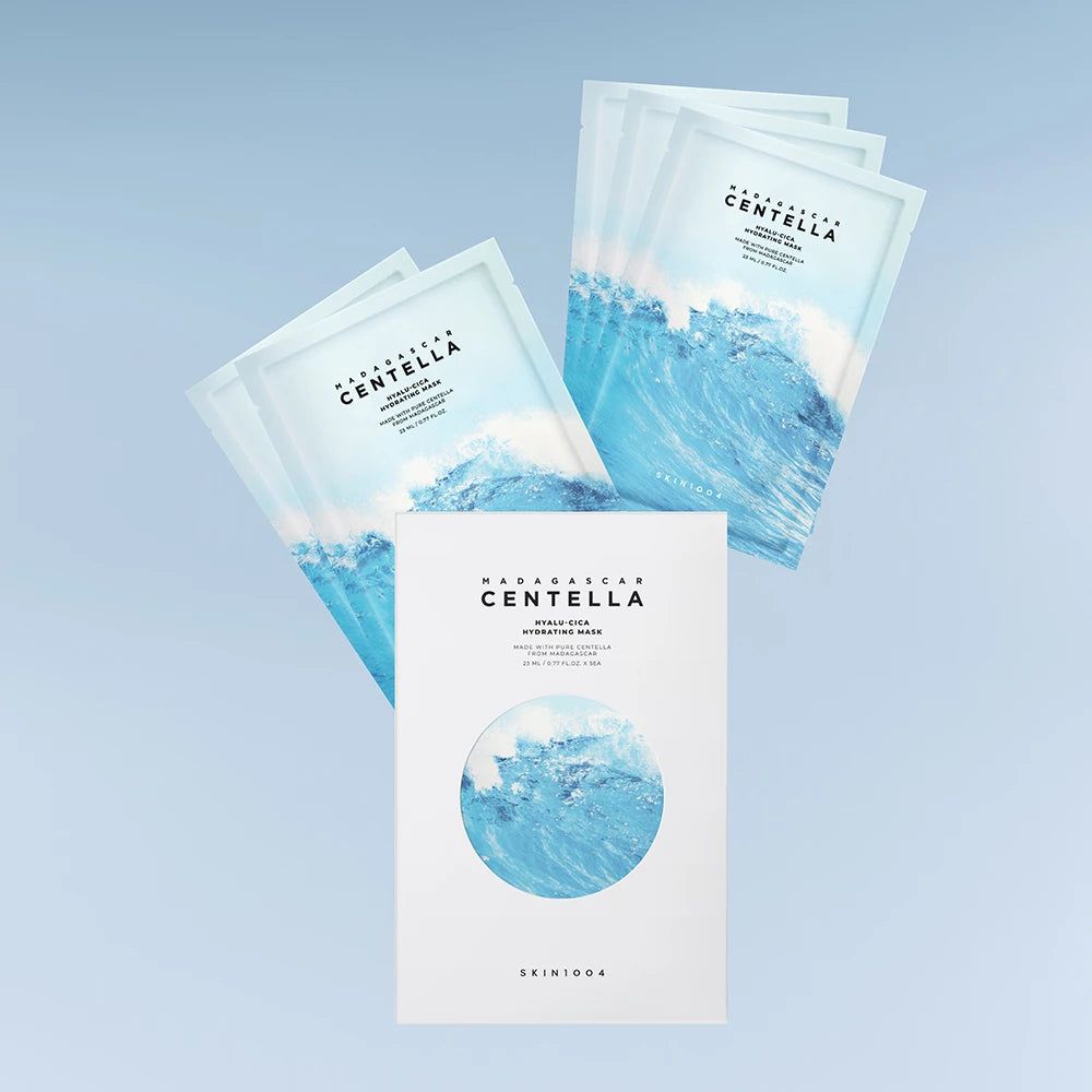 Emballage produit et sachets de masques avec motif vagues bleues. Inscription "Madagascar Centella Hyalu-Cica Hydrating Mask".