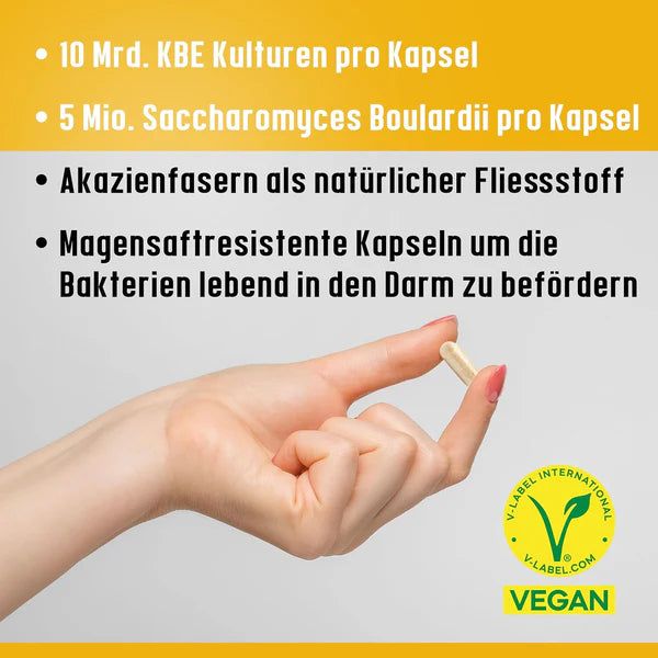 Hand houdt een capsule vast. Opschrift: 10 miljard KVE, 5 mln. Saccharomyces boulardii. Vegan-label.