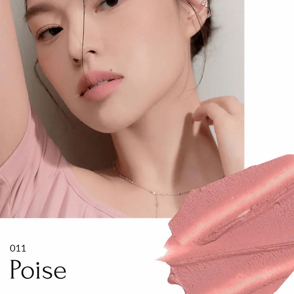Close-up van persoon met lippenstift. Tint 011 Poise. Lippenstiftapplicatie zichtbaar.