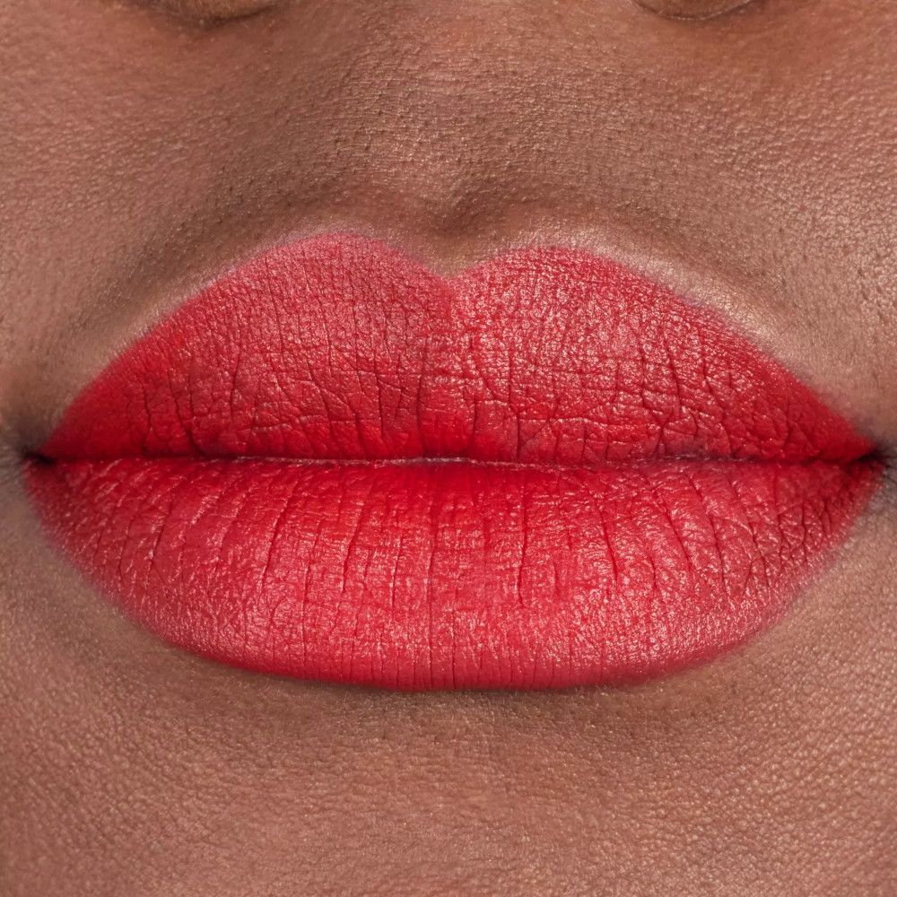 Close-up van rode lippen. Duidelijke lipcontour.