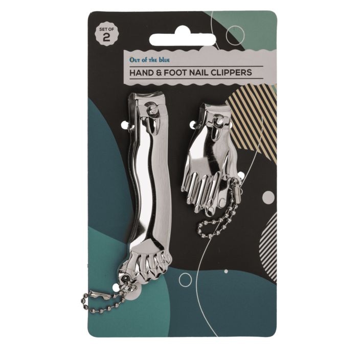 Emballage avec deux coupe-ongles. Forme de main et de pied. Argenté. Avec chaîne.