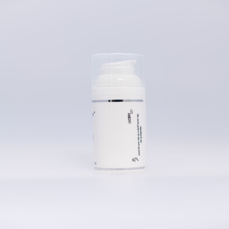 Achterkant van een Dermaroller Moisturizer ACE pompflacon.