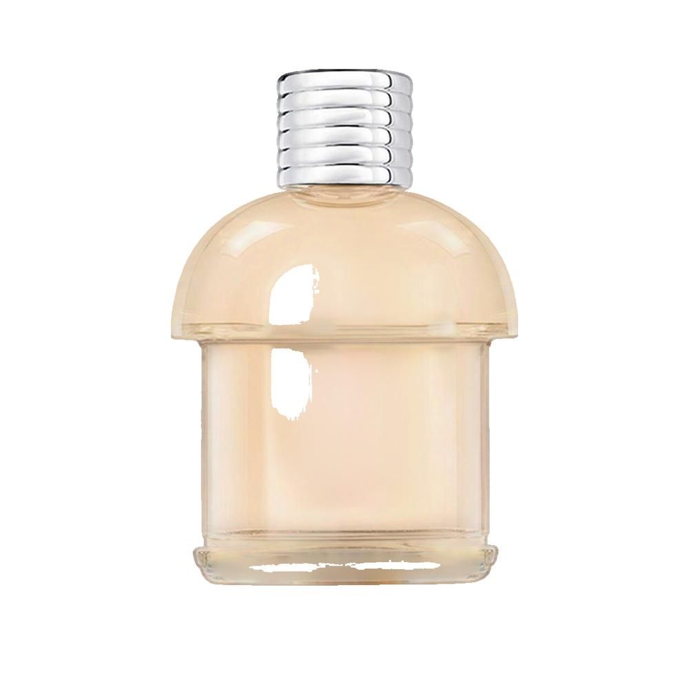 Parfumfles met zilverkleurige dop. De fles heeft een ronde vorm en bevat een heldere, doorschijnende vloeistof.