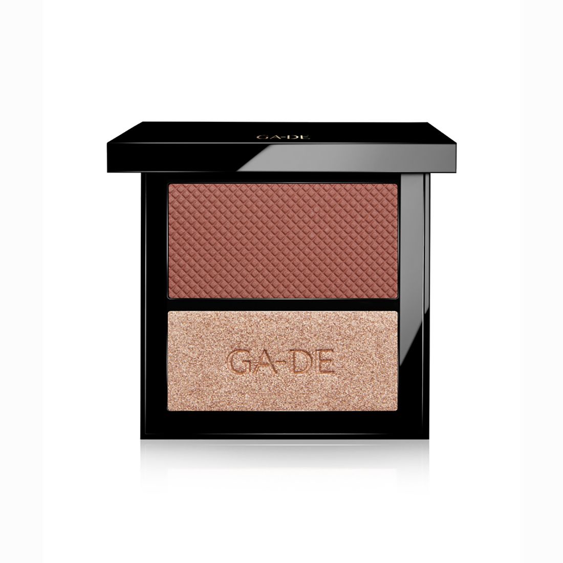 Compact cosmetisch product met twee tinten. Roze-bruine tint boven, gouden tint onder. Zwart kader, merk GA-DE.