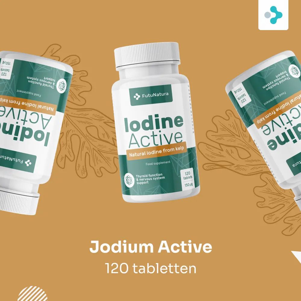 Drie flessen FutuNatura Jod Active. 120 tabletten. Oranje achtergrond met bladeren.