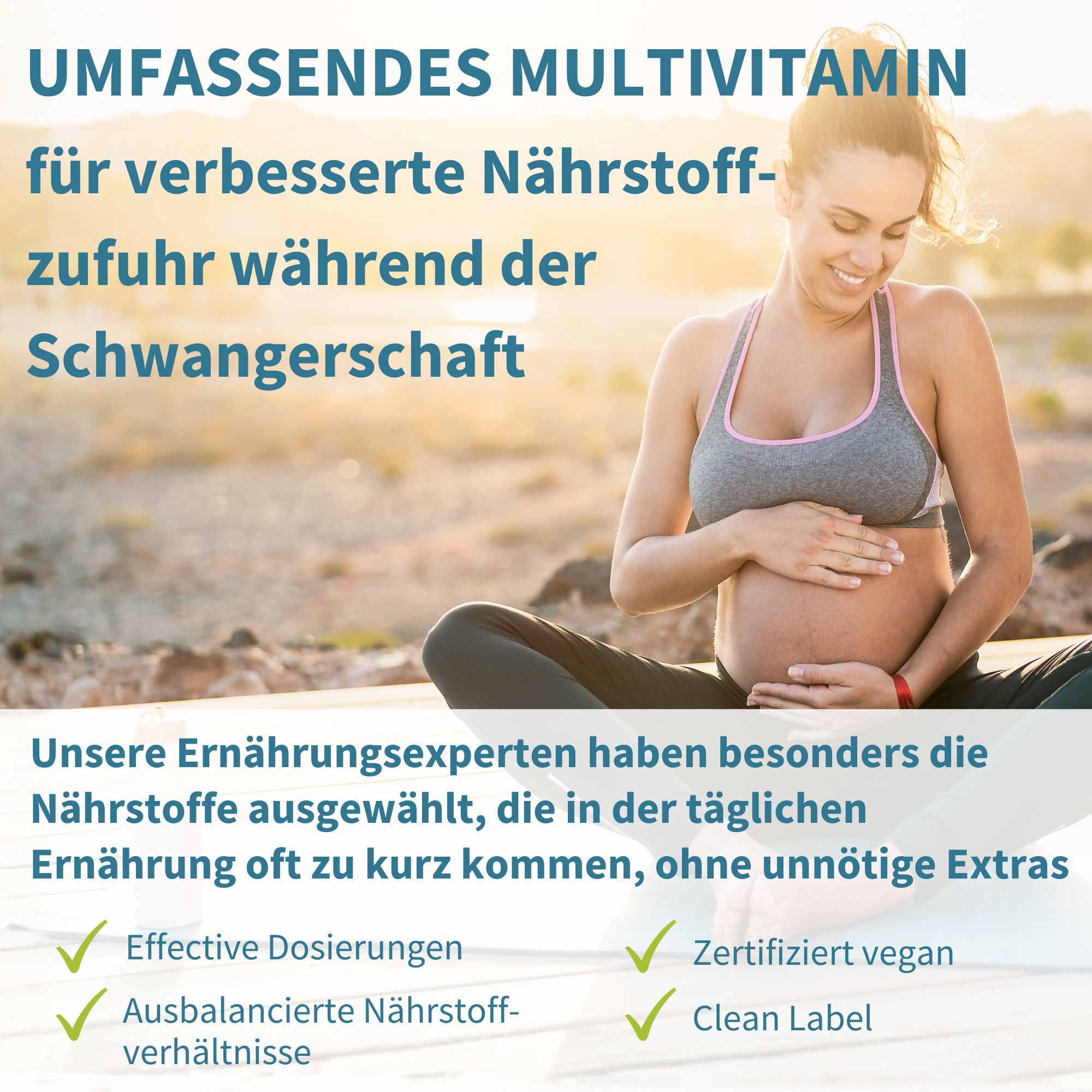 Femme enceinte assise en tailleur à l'extérieur, entourée par la nature. Elle tient doucement son ventre.