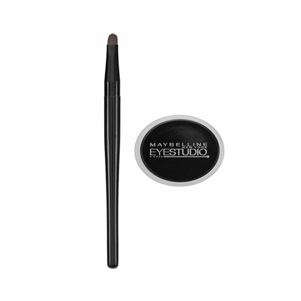 Zwarte gel eyeliner en applicator. Merk Maybelline New York. Tekst: Eye Studio.