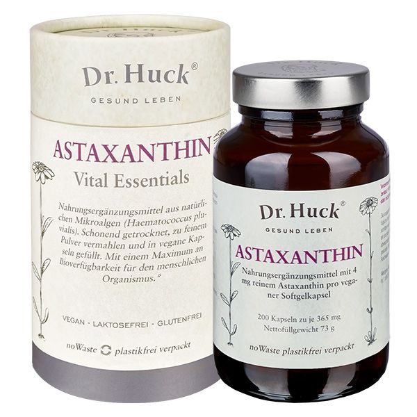 Bruine glazen fles en cilindrische verpakking. Beide met etiketten en productnaam. Opschrift: Dr. Huck Astaxanthin Kapseln Vegan.