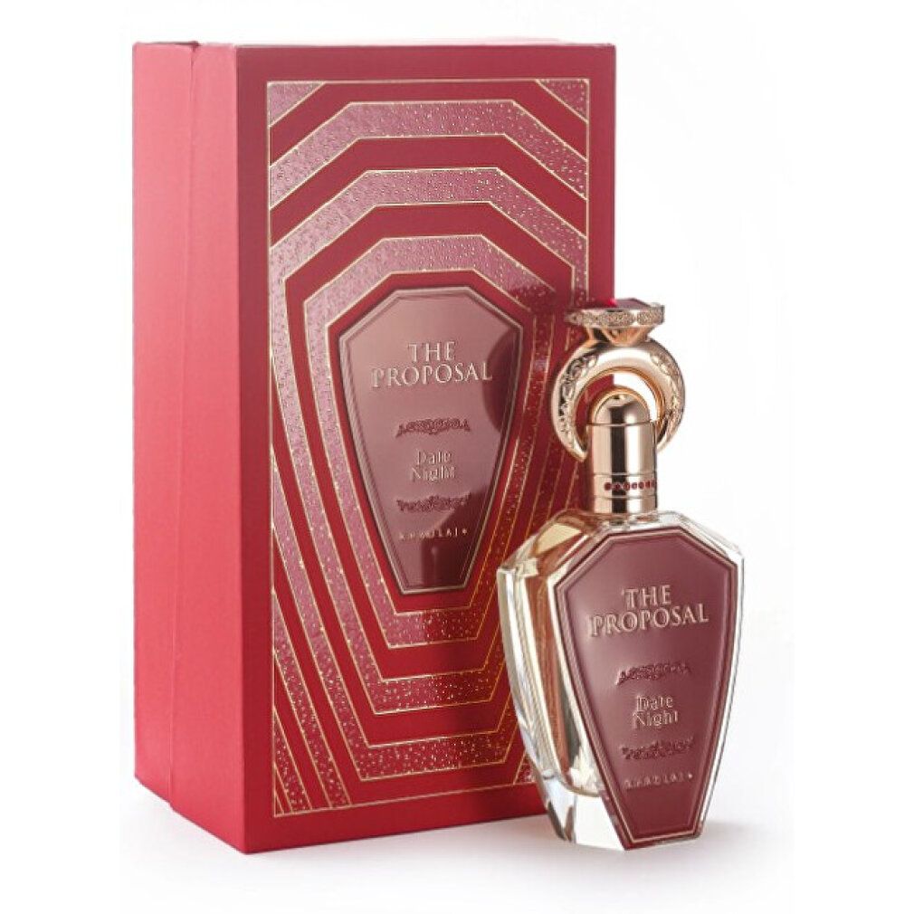 Parfumfles en verpakking. De fles heeft een rood etiket met gouden tekst "THE PROPOSAL Date Night".