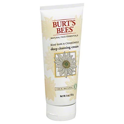 Crèmetube met geel etiket. Opschrift: Burt's Bees, Natural Face Essentials, Soap Bark & Chamomile Deep Cleansing Cream. 100% Natuurlijk.