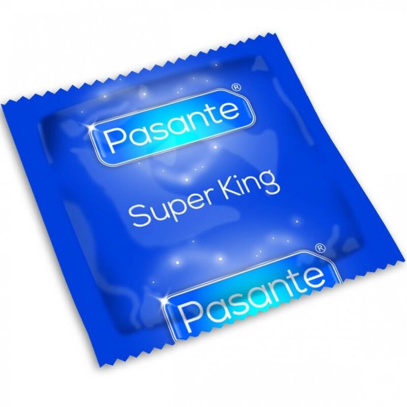 Un emballage bleu individuel de préservatif Pasante Super King avec effet scintillant.