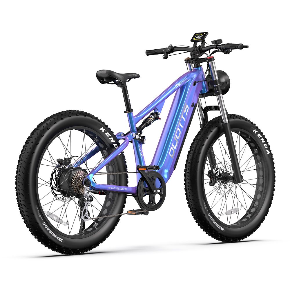 VTT électrique DUOTTS E26, bleu-violet. Pneus noirs, logo DUOTTS. Phare, suspension, selle. Pneus Kenda.