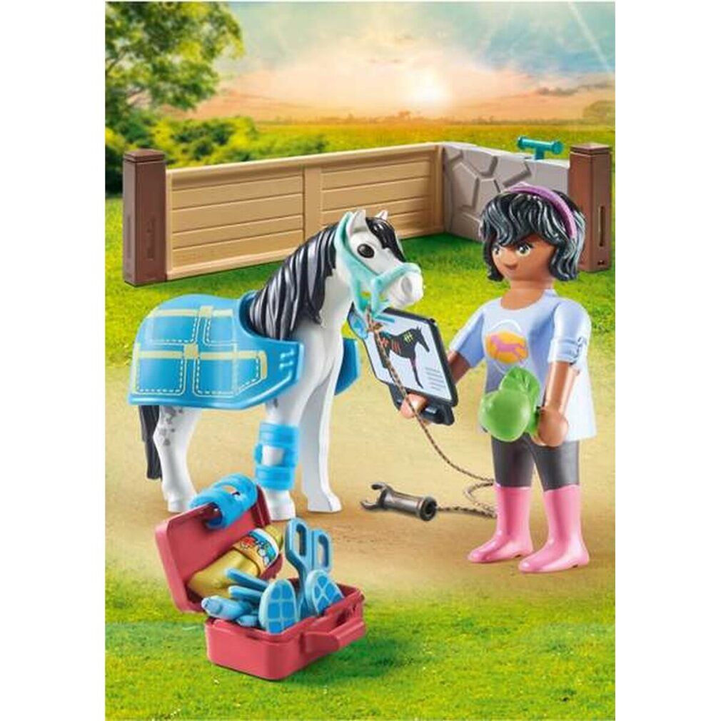 Playmobil 71497. Cheval, figurine, accessoires. Cheval avec couverture, figurine avec tablette. Mallette rouge. Fond: écurie.