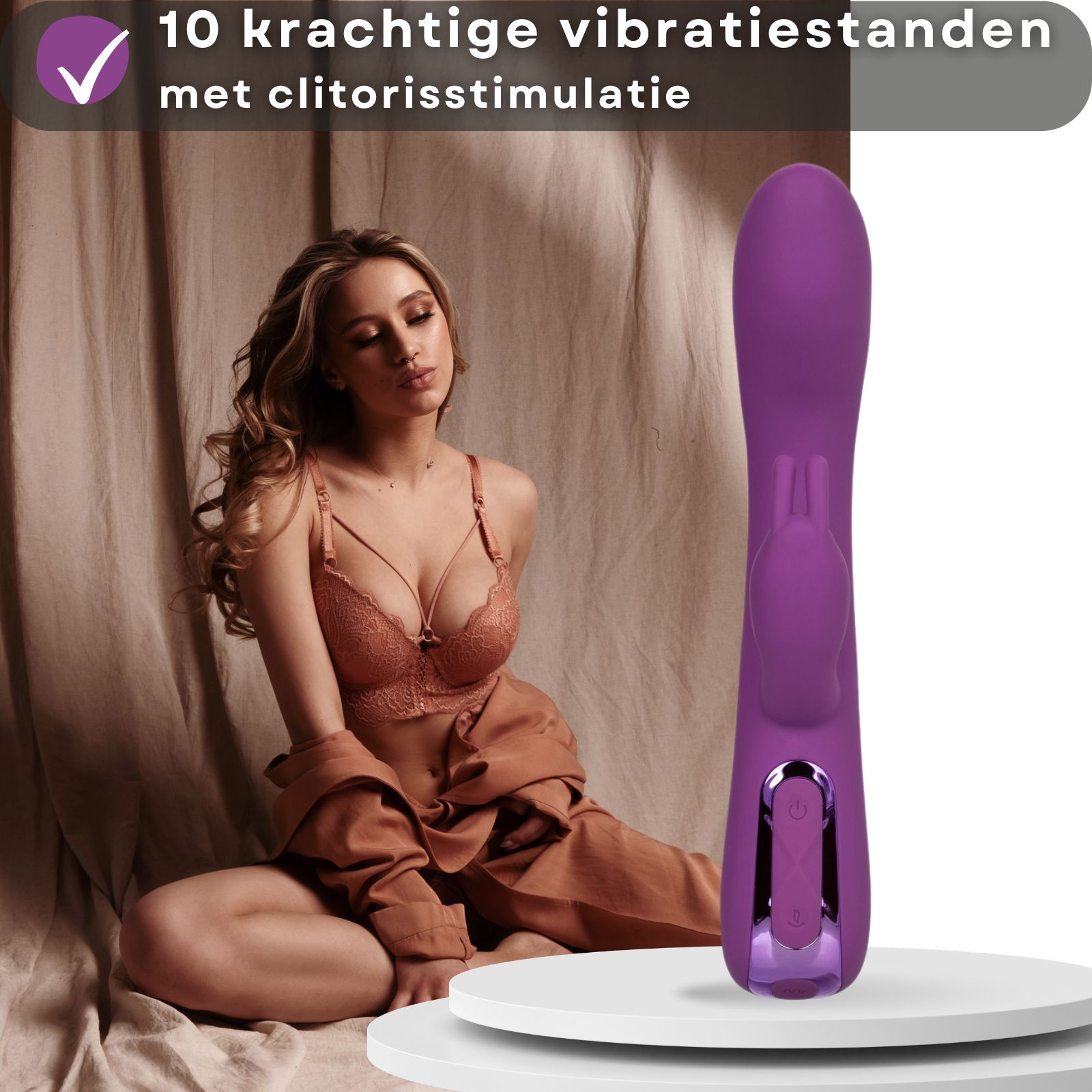 Vibrator met 10 vibratiestanden. Vrouw in bh. Vibrator op voetstuk.