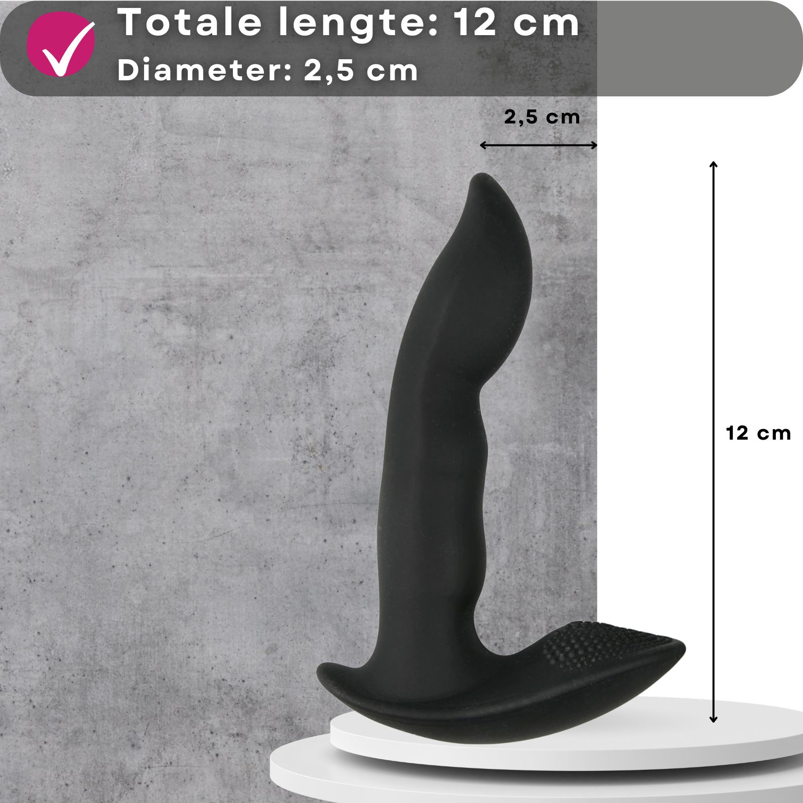 Zwarte vibrator. L-vormig. Afmetingen: 12 cm lang, 2,5 cm diameter. Tekst op banner.