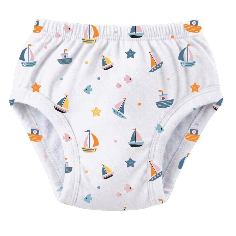 Wit oefenbroekje met gekleurde bootjes en vissen.
