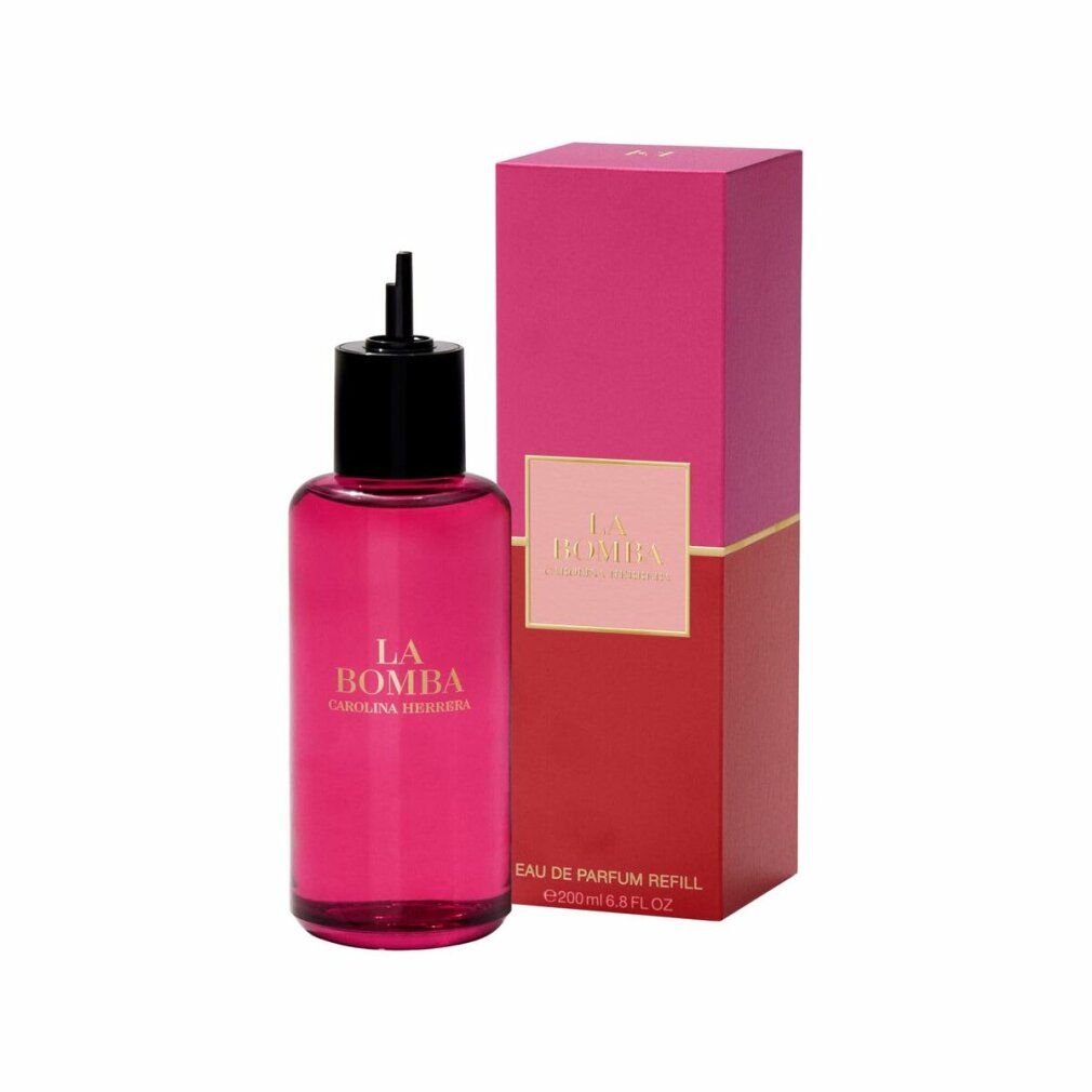 Roze fles en verpakking. Opschrift: LA BOMBA, CAROLINA HERRERA. Verpakking rood en roze.