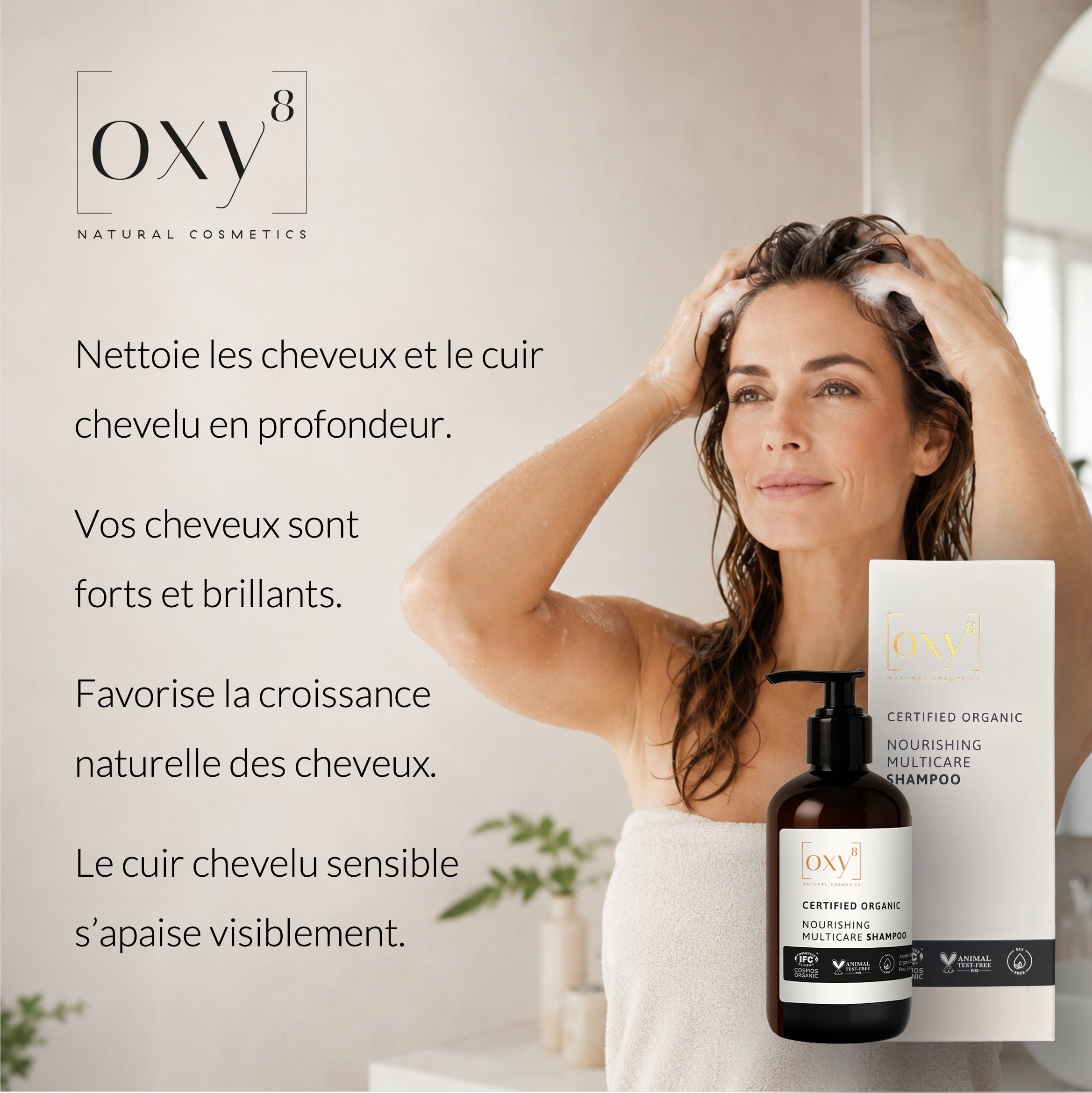Publicité avec une femme qui se lave les cheveux. Flacon de shampoing et texte.