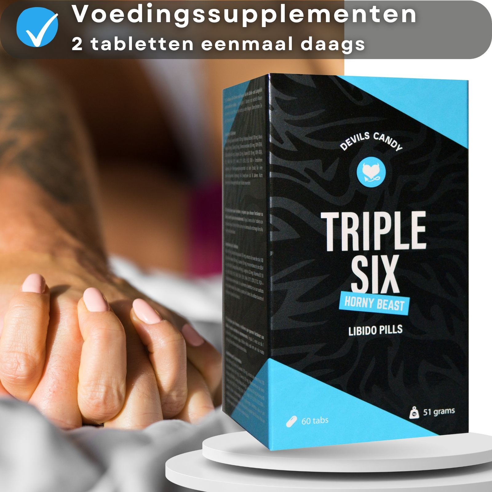 Doos "Triple Six" Libido Pills. Tekst: Voedingssupplementen, 2 tabletten per dag. Handen raken elkaar aan.