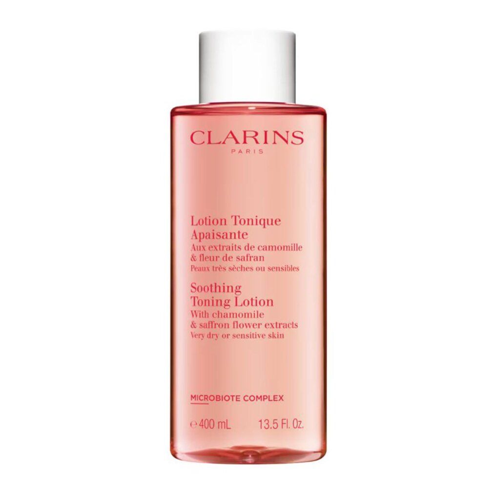 Transparante roze fles met witte dop. Opschrift: CLARINS PARIS. Tekst: Lotion Tonique Apaisante. Met kamille & saffloerbloemextracten. 400 ml.